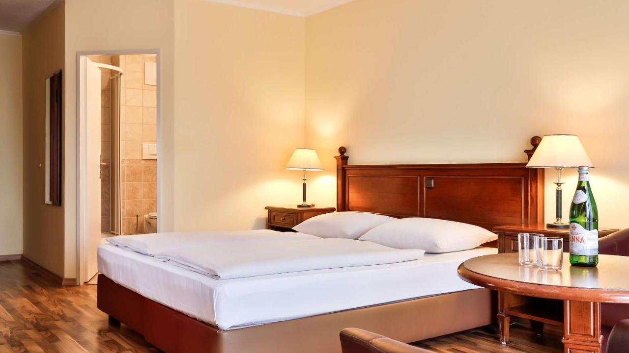 Dorint Marc Aurel Spa & Golf Resort Bad Goegging Ngoại thất bức ảnh